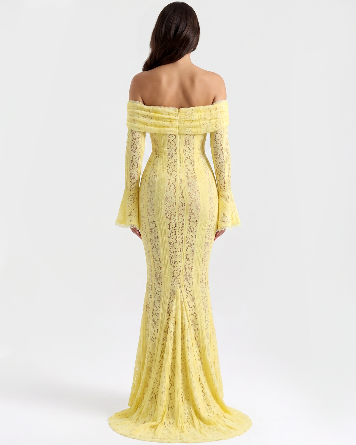 Robe longue en dentelle avec décolleté bardot