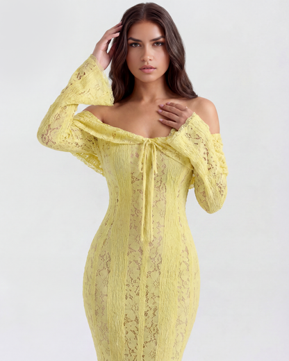 Robe longue en dentelle avec décolleté bardot
