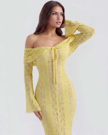 Robe longue en dentelle avec décolleté bardot