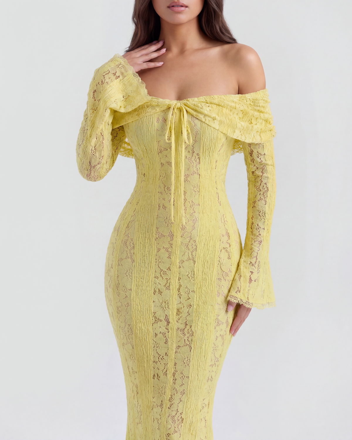 Robe longue en dentelle avec décolleté bardot