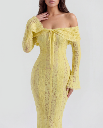 Robe longue en dentelle avec décolleté bardot