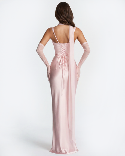 Robe longue satinée à encolure carrée