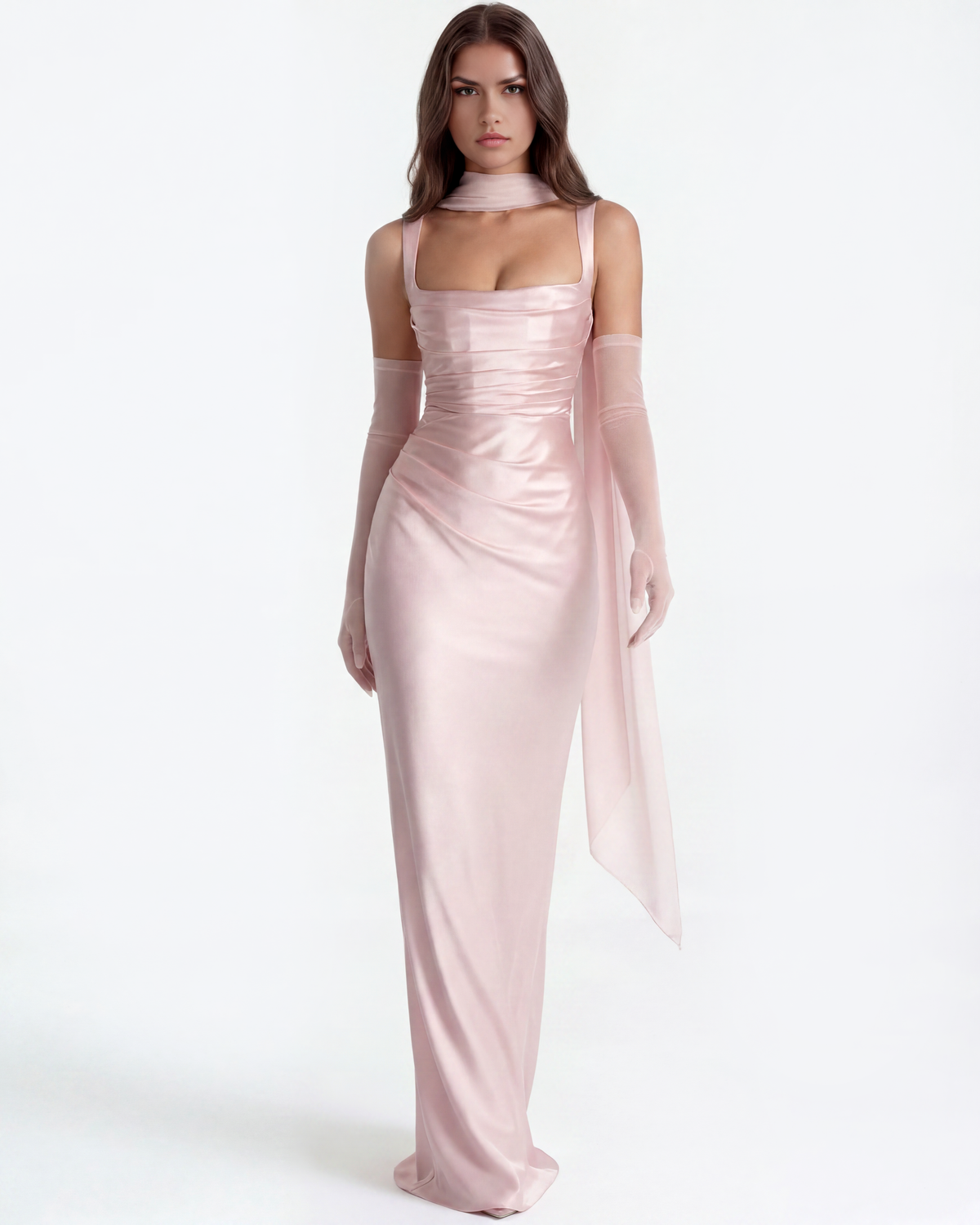 Robe longue satinée à encolure carrée