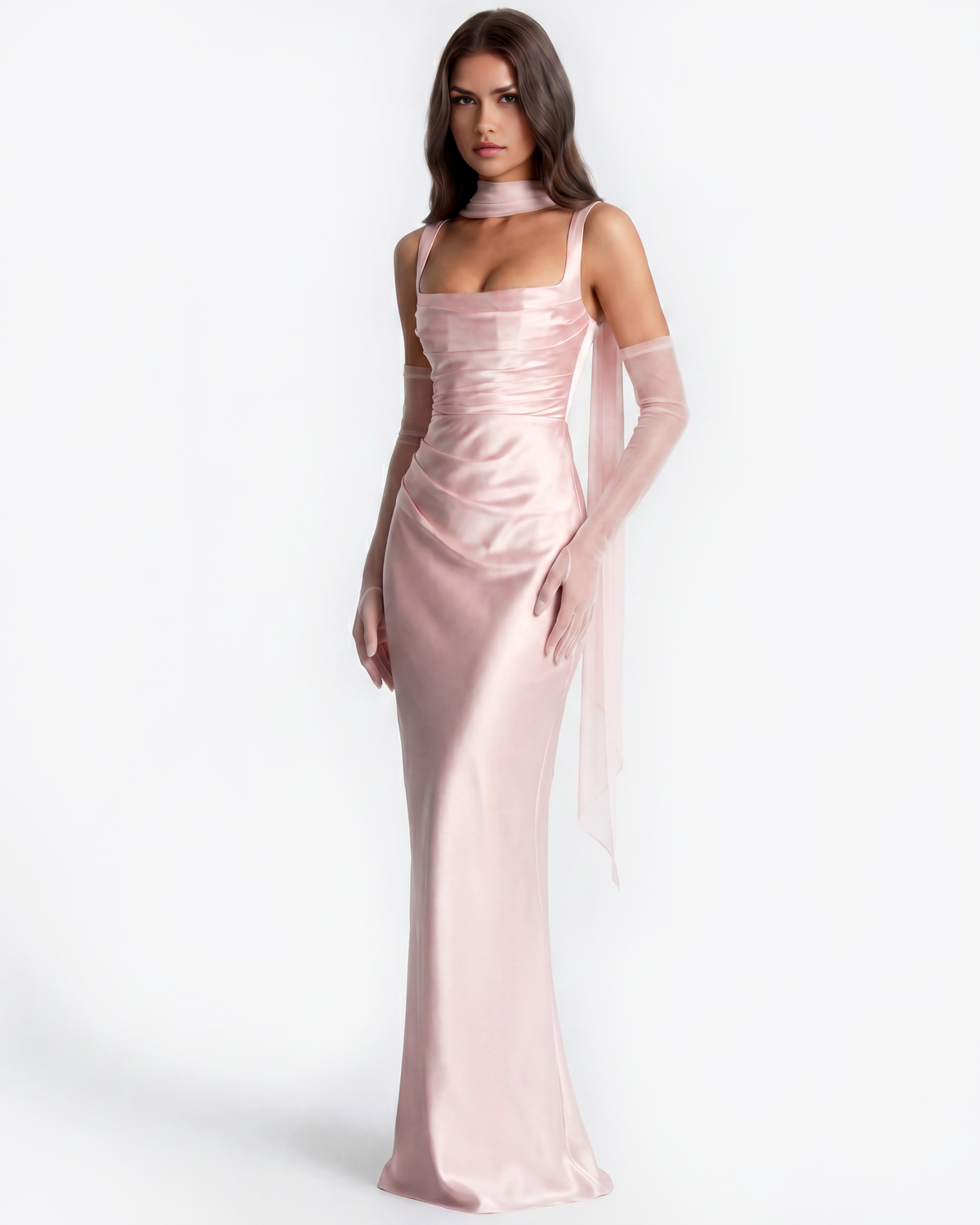 Robe longue satinée à encolure carrée