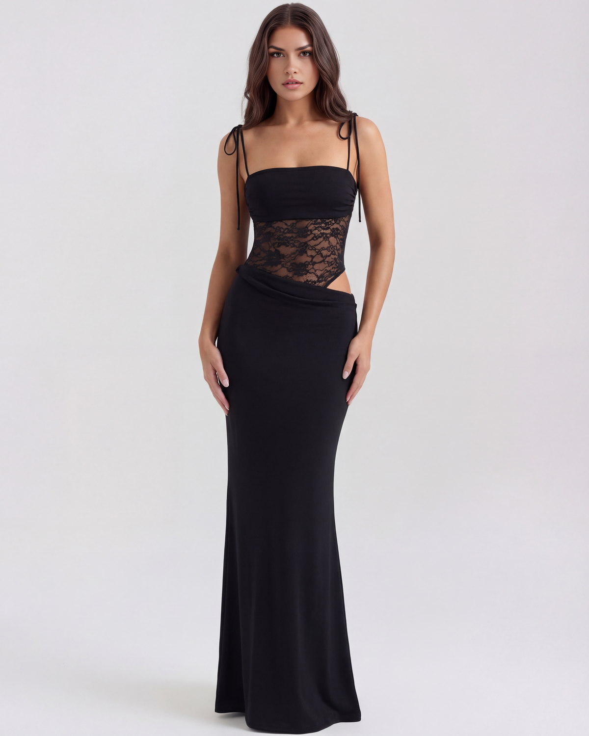 Robe longue en dentelle à fines bretelles