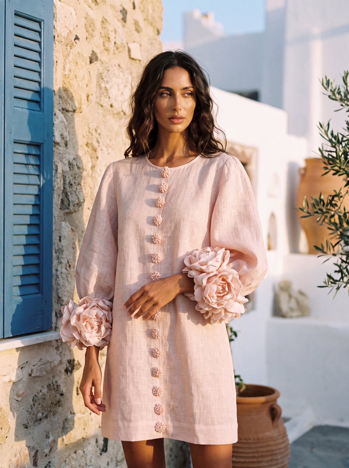Vestido Mini Floral Rosa Con Botones Y Mangas Florales Sorprendentes
