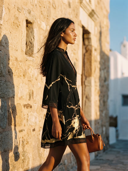 Donatella | Mini vestido negro con estampado de mármol dorado y encaje de ganchillo