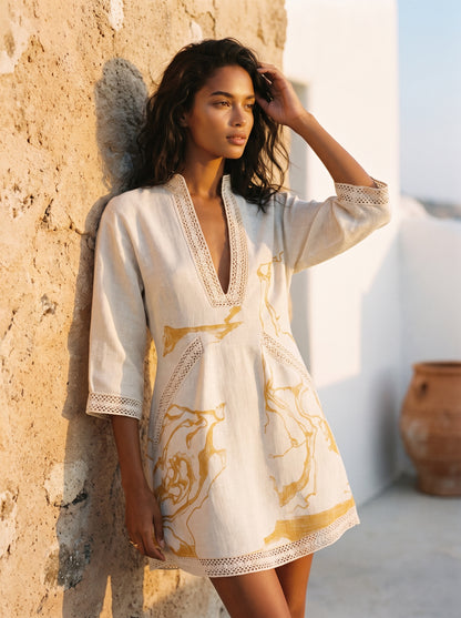 Renata | Vestido corto de encaje con estampado dorado y escote en V profundo