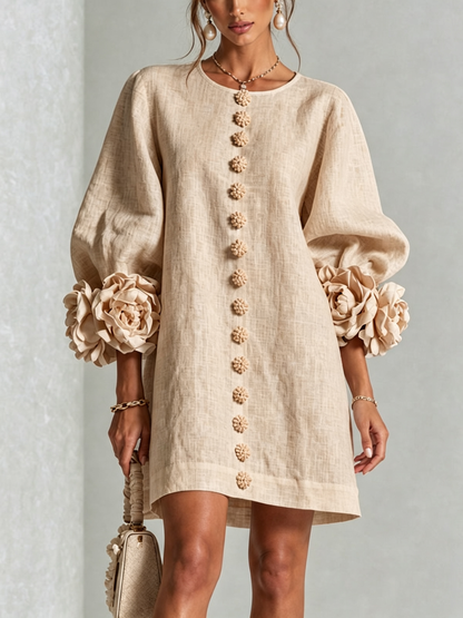 Vestido Mini Blanco con Botones de Flores y Mangas de Flores Extravagantes
