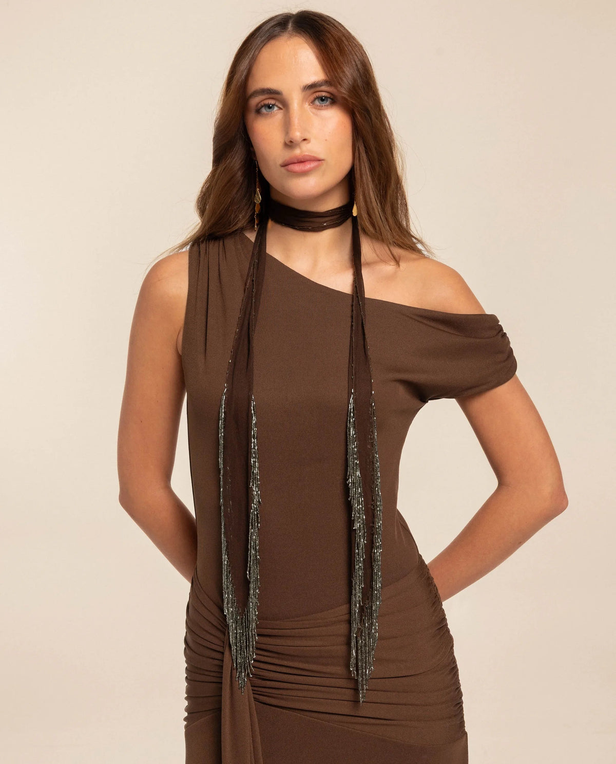 FOULARD À FRANGES · MARRON