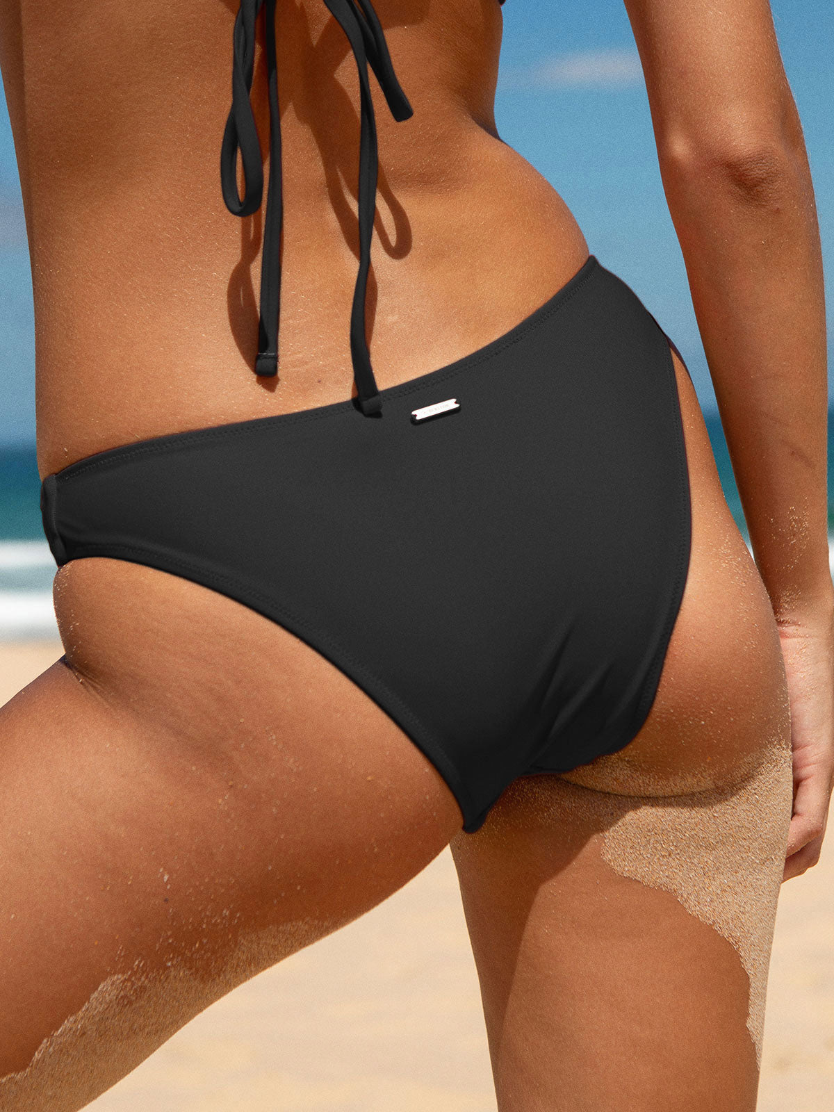 Bikini de tiro bajo sólido negro ECONYL®