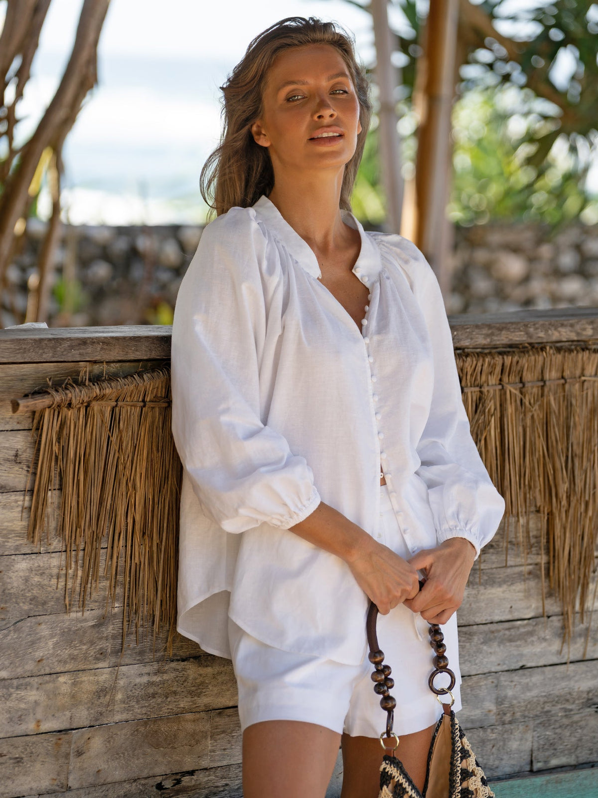 Shorts de Lino de Cintura Alta y Pliegues Blancos