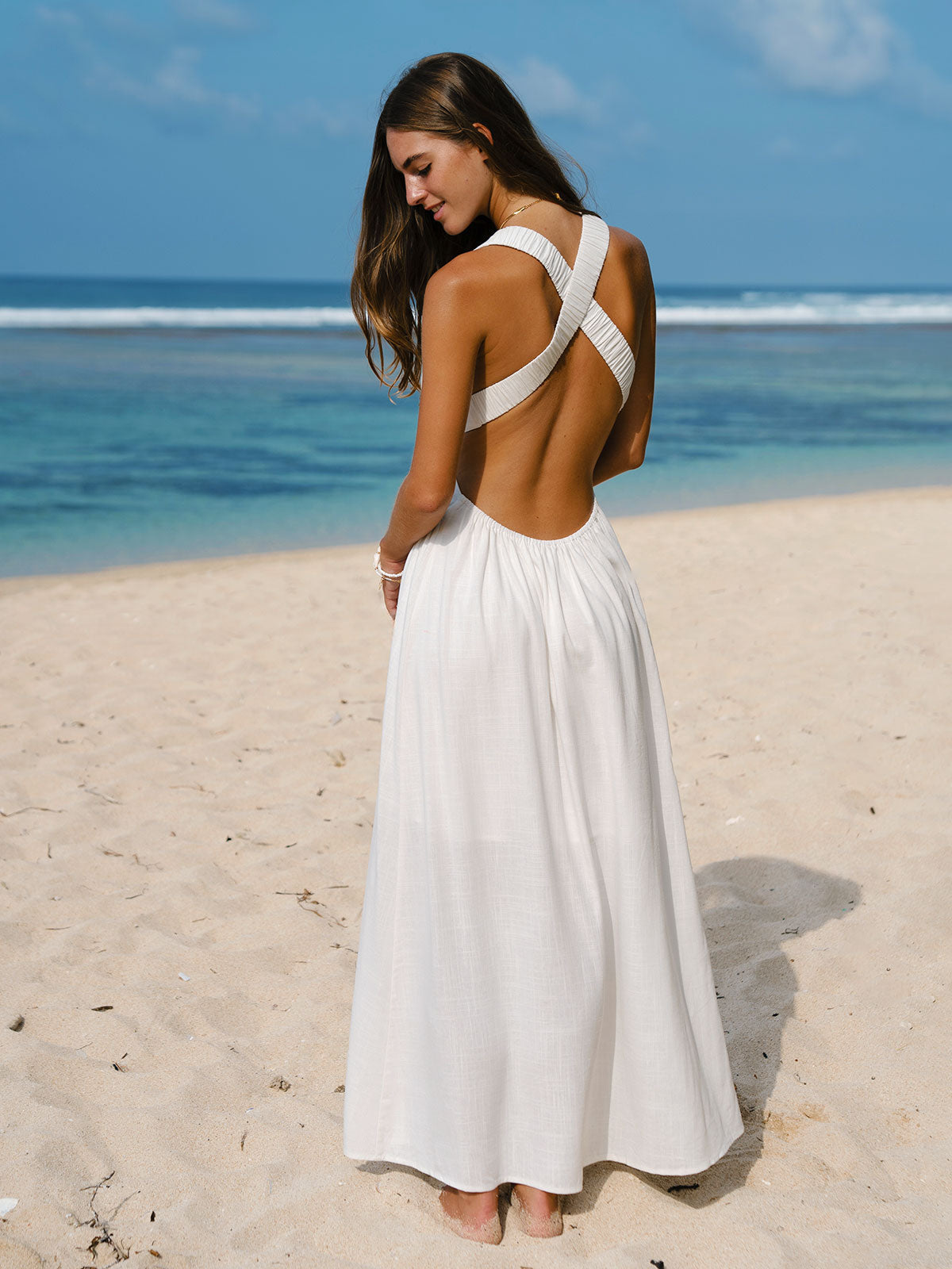Vestido de Playa Plisado Blanco con Cuello en V
