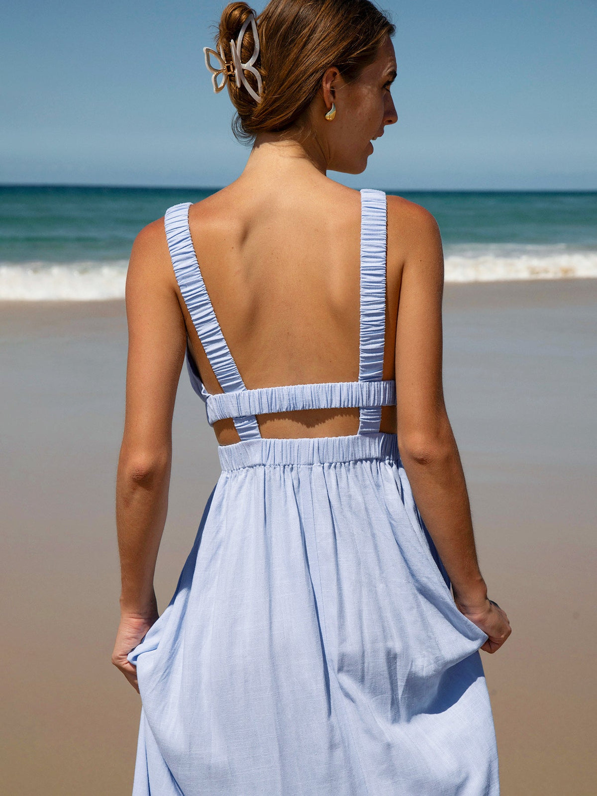 Vestido de Playa con Corte en la Cintura y Tirantes Fruncidos en Azul Pálido