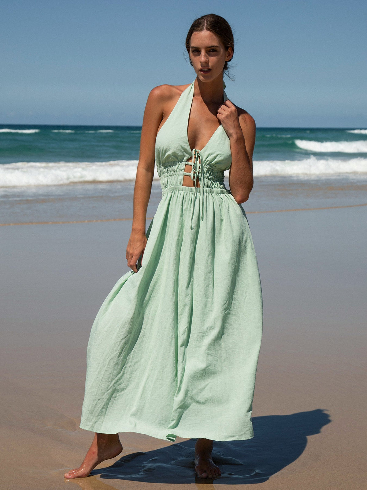 Robe longue de plage dos nu découpe vert clair